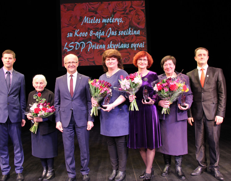 Prienų socialdemokratai jau 13-tą kartą apdovanojo Metų moteris